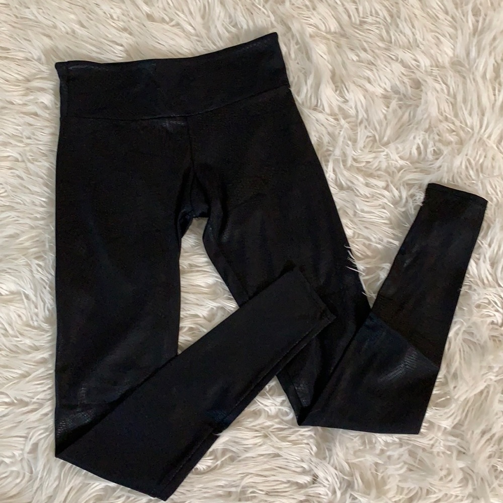 Onzie Black Snake Skin Leggings